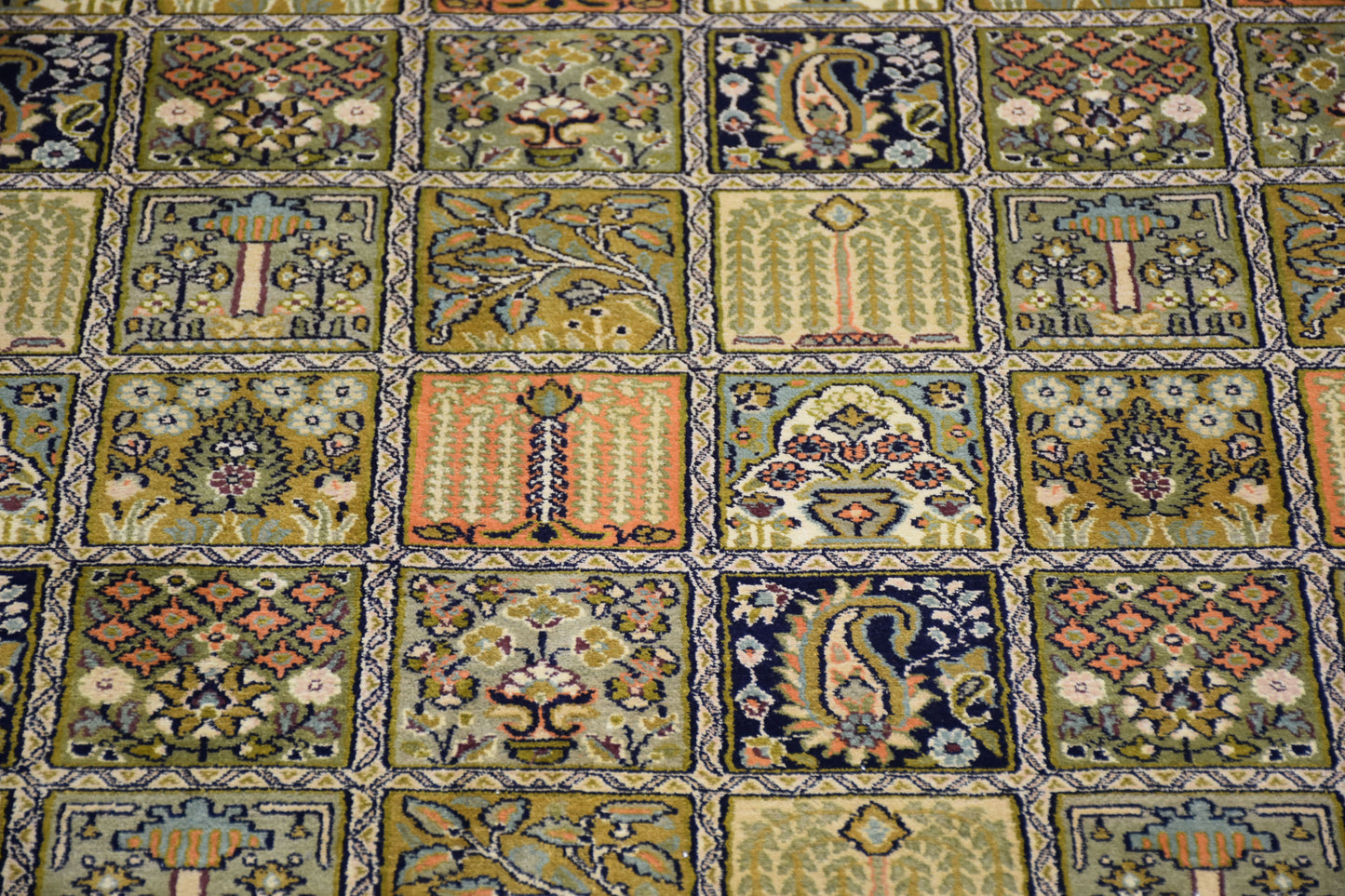 Gum 8289 Multi 272cm x 355cm (B.No. 427)