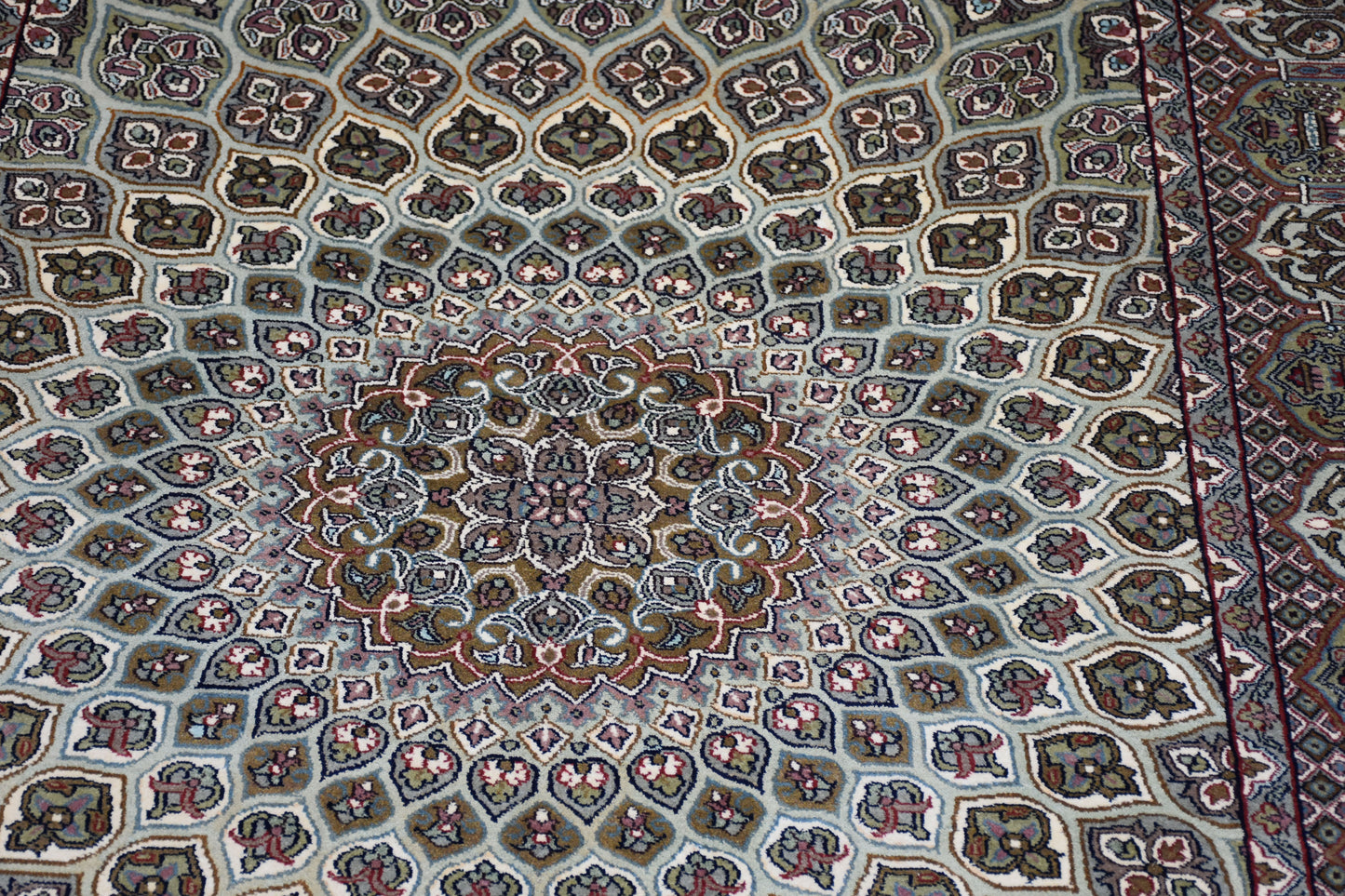 Kashan 9530 Multi 121cm x 186cm (B.No. 239)