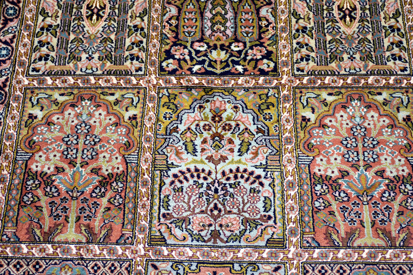 Hamadan 12377 Multi 129cm x 187cm (B.No. 126)